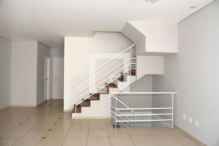 Sala de casa de condomínio para alugar com 3 quartos, 148m² em Vila Sofia, São Paulo