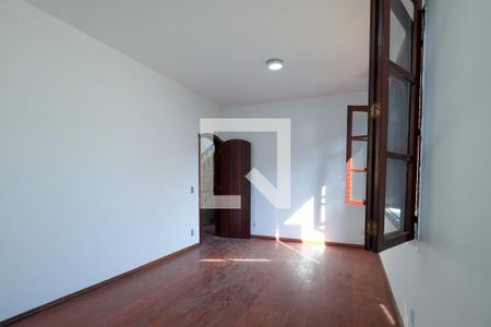 Casa à venda com 210m², 3 quartos e 1 vagaSuíte