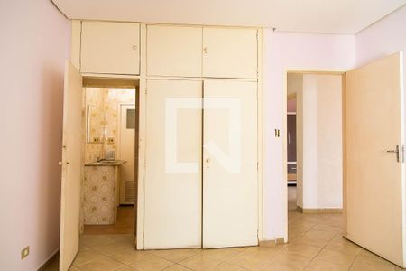 Casa à venda com 300m², 3 quartos e 4 vagasSuíte - Detalhe