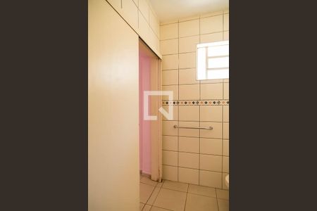 Casa à venda com 300m², 3 quartos e 4 vagasBanheiro da Edícula