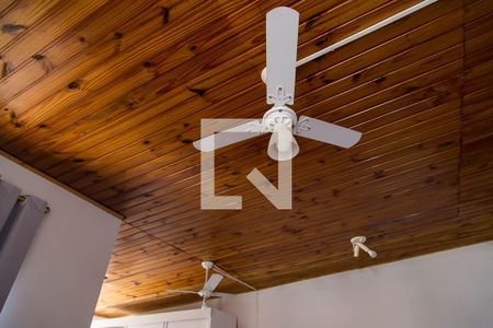 Casa à venda com 300m², 3 quartos e 4 vagasQuarto Superior da Edícula - Ventilador