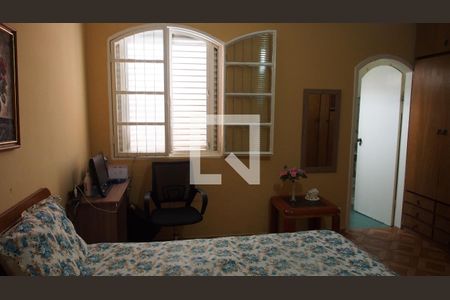 Casa à venda com 220m², 3 quartos e 2 vagasSuíte