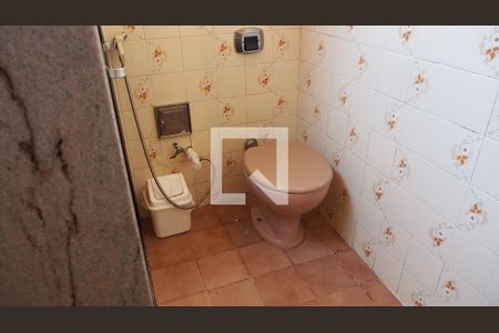 Casa à venda com 220m², 3 quartos e 2 vagasBanheiro