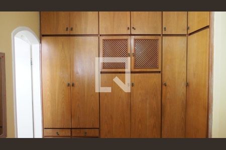 Casa à venda com 220m², 3 quartos e 2 vagasSuíte