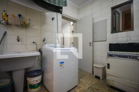 Apartamento à venda com 242m², 3 quartos e 4 vagas Apartamento à venda com 242m², 3 quartos e 4 vagasÁrea de serviço