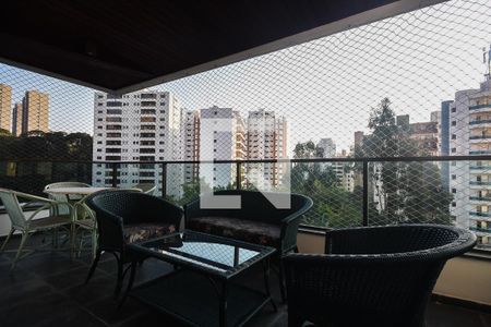 Varanda 2 de apartamento para alugar com 3 quartos, 242m² em Vila Suzana, São Paulo
