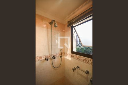 Apartamento à venda com 242m², 3 quartos e 4 vagas Apartamento à venda com 242m², 3 quartos e 4 vagasChuveiro do banheiro da suíte 2