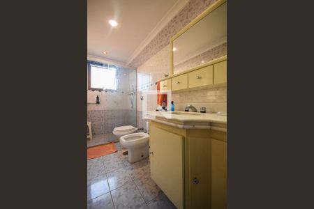 Apartamento à venda com 242m², 3 quartos e 4 vagas Apartamento à venda com 242m², 3 quartos e 4 vagasBanheiro suíte 1