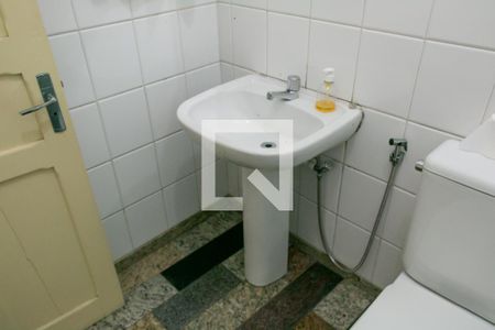 Casa à venda com 340m², 3 quartos e 8 vagasBanheiro 1