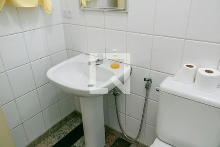 Casa à venda com 340m², 3 quartos e 8 vagasBanheiro 1