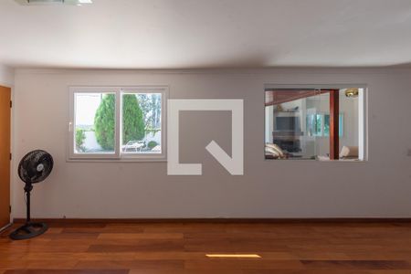 Casa à venda com 530m², 5 quartos e 5 vagas Casa à venda com 530m², 5 quartos e 5 vagasEscritório