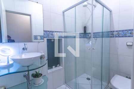 Casa à venda com 210m², 4 quartos e 2 vagas Casa à venda com 210m², 4 quartos e 2 vagasBanheiro social