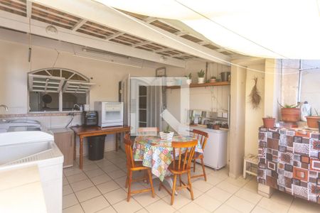 Casa à venda com 210m², 4 quartos e 2 vagas Casa à venda com 210m², 4 quartos e 2 vagasÁrea de serviço