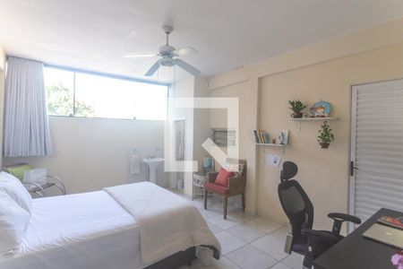 Casa à venda com 210m², 4 quartos e 2 vagas Casa à venda com 210m², 4 quartos e 2 vagasSuíte