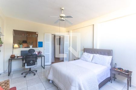 Casa à venda com 210m², 4 quartos e 2 vagas Casa à venda com 210m², 4 quartos e 2 vagasSuíte