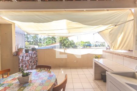 Casa à venda com 210m², 4 quartos e 2 vagas Casa à venda com 210m², 4 quartos e 2 vagasÁrea de serviço