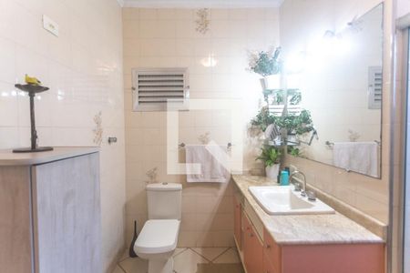 Casa à venda com 210m², 4 quartos e 2 vagas Casa à venda com 210m², 4 quartos e 2 vagasBanheiro social