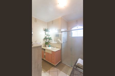 Casa à venda com 210m², 4 quartos e 2 vagas Casa à venda com 210m², 4 quartos e 2 vagasBanheiro social