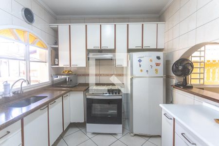 Casa à venda com 210m², 4 quartos e 2 vagas Casa à venda com 210m², 4 quartos e 2 vagasCozinha