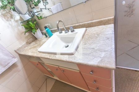 Casa à venda com 210m², 4 quartos e 2 vagas Casa à venda com 210m², 4 quartos e 2 vagasBanheiro social