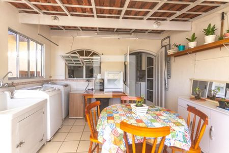 Casa à venda com 210m², 4 quartos e 2 vagas Casa à venda com 210m², 4 quartos e 2 vagasÁrea de serviço