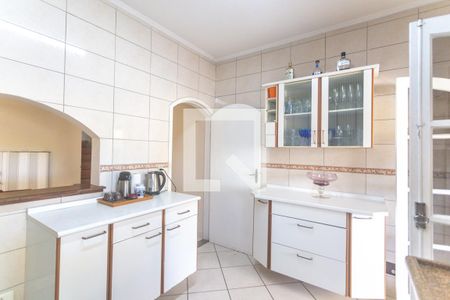 Casa à venda com 210m², 4 quartos e 2 vagas Casa à venda com 210m², 4 quartos e 2 vagasCozinha