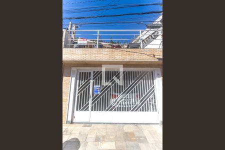 Casa à venda com 210m², 4 quartos e 2 vagas Casa à venda com 210m², 4 quartos e 2 vagasFachada