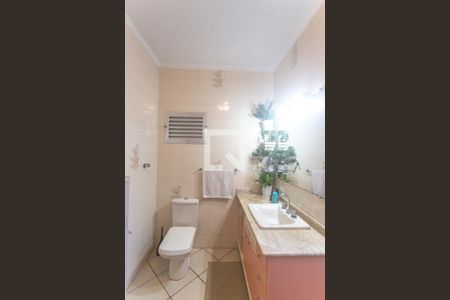 Casa à venda com 210m², 4 quartos e 2 vagas Casa à venda com 210m², 4 quartos e 2 vagasBanheiro social