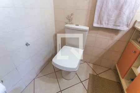 Casa à venda com 210m², 4 quartos e 2 vagas Casa à venda com 210m², 4 quartos e 2 vagasBanheiro social