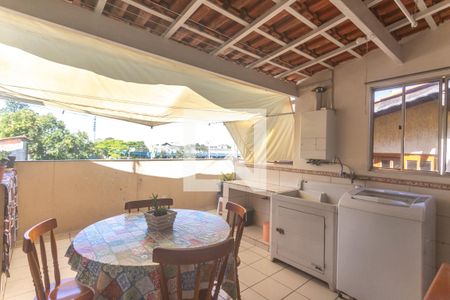 Casa à venda com 210m², 4 quartos e 2 vagas Casa à venda com 210m², 4 quartos e 2 vagasÁrea de serviço