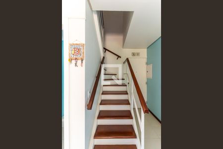 Apartamento à venda com 110m², 2 quartos e 2 vagasSala - Escada acesso Quartos