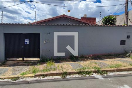 Casa à venda com 104m², 3 quartos e 3 vagasFachada - Placa