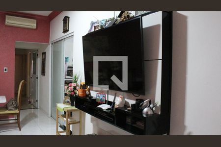 Sala de casa à venda com 3 quartos, 240m² em Vila Baruel, São Paulo