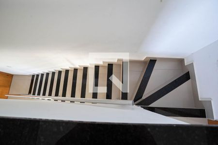 Apartamento para alugar com 108m², 2 quartos e 2 vagasEscada