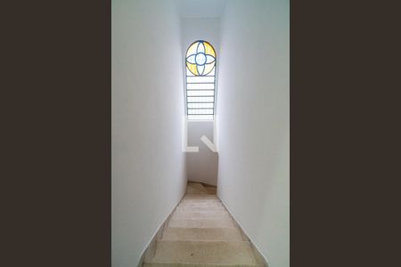 Casa à venda com 150m², 3 quartos e 2 vagasEscada