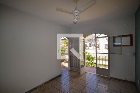 Sala de casa de condomínio para alugar com 2 quartos, 63m² em Luz, Nova Iguaçu