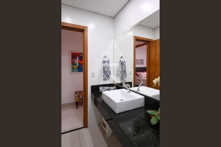 Casa à venda com 120m², 3 quartos e 2 vagasBanheiro Social