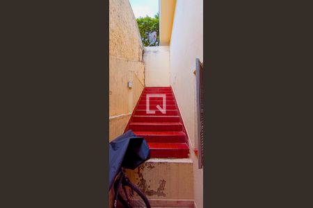 Casa para alugar com 200m², 2 quartos e sem vaga Casa para alugar com 200m², 2 quartos e sem vagaDetalhe Escada