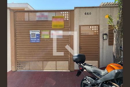 Casa de condomínio à venda com 68m², 3 quartos e 1 vagaFachada