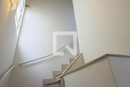 Apartamento para alugar com 170m², 3 quartos e 1 vagaEscada