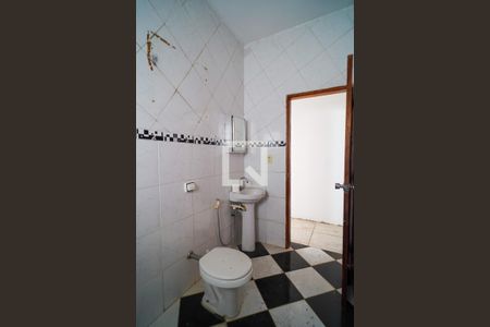 Casa para alugar com 700m², 3 quartos e 6 vagasBanheiro