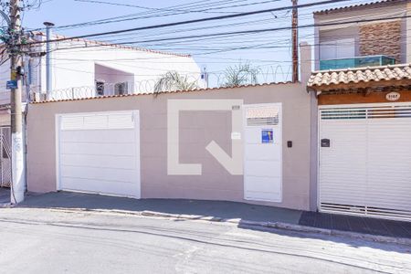 Casa à venda com 160m², 3 quartos e 3 vagas Casa à venda com 160m², 3 quartos e 3 vagasFachada