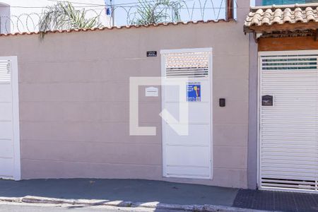 Casa à venda com 160m², 3 quartos e 3 vagas Casa à venda com 160m², 3 quartos e 3 vagasFachada