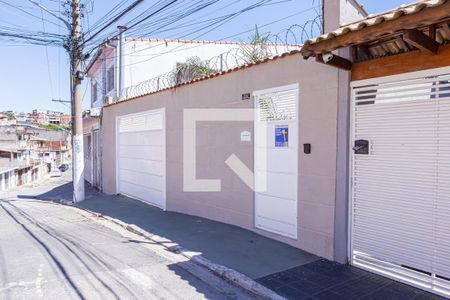 Casa à venda com 160m², 3 quartos e 3 vagas Casa à venda com 160m², 3 quartos e 3 vagasFachada