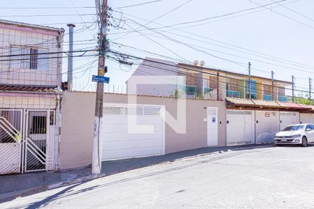 Casa à venda com 160m², 3 quartos e 3 vagas Casa à venda com 160m², 3 quartos e 3 vagasFachada
