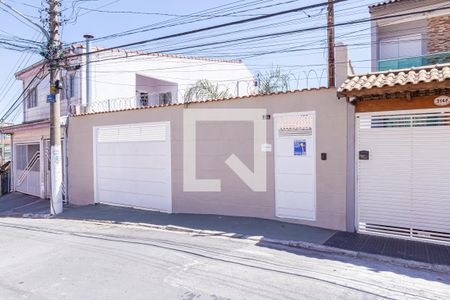 Casa à venda com 160m², 3 quartos e 3 vagas Casa à venda com 160m², 3 quartos e 3 vagasFachada