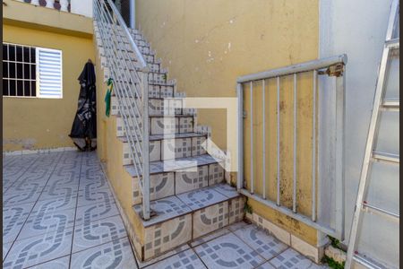 Casa à venda com 270m², 3 quartos e 5 vagas Casa à venda com 270m², 3 quartos e 5 vagasEscada