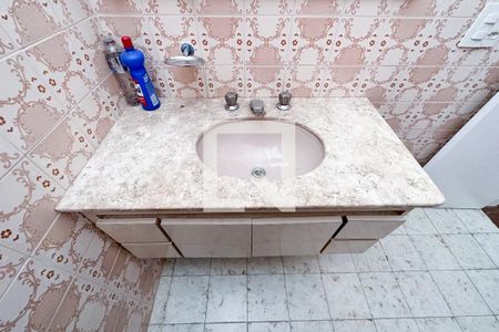 Casa para alugar com 160m², 3 quartos e 2 vagasBanheiro Social