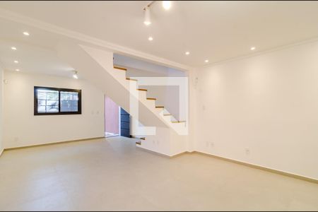 Sala de casa para alugar com 2 quartos, 130m² em Alto de Pinheiros, São Paulo