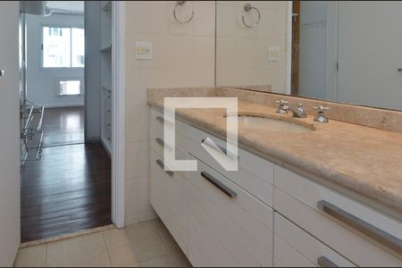 Apartamento para alugar com 106m², 3 quartos e 2 vagas Apartamento para alugar com 106m², 3 quartos e 2 vagasBanheiro